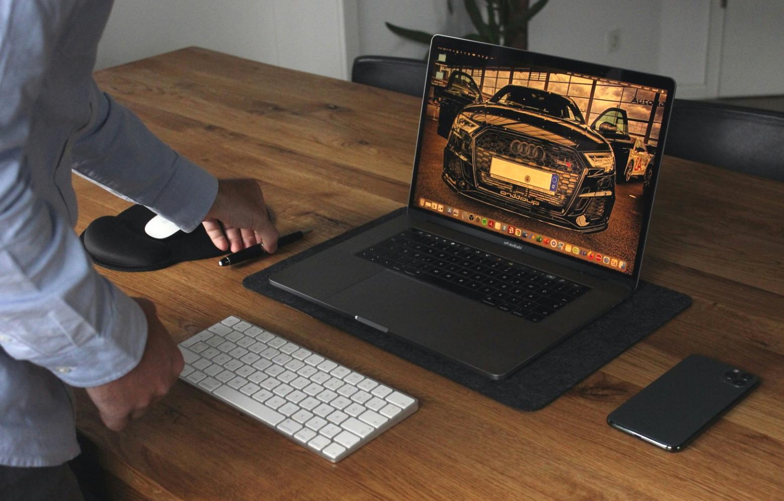 Detailansicht von Finanzunterlagen während einer Schulung